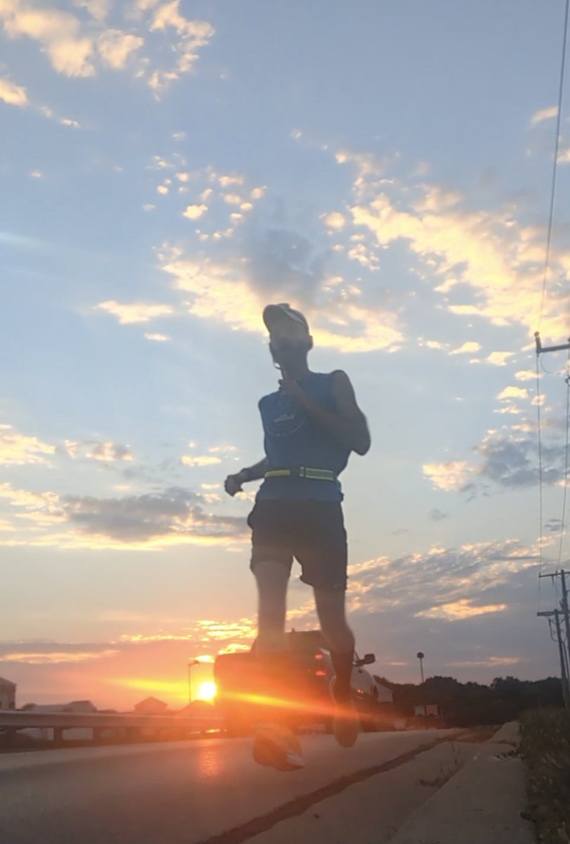 mikeb26and352's tweet photo. Happy, er, Green Day!?
๐งAre my fellow AM runners #Visible today? ๐๐ง
My 8.6 mile run had it all:
๐ Majestic sunrise
โฐ๏ธ764 ft vert
๐ท๏ธBig spider!๐จ
๐ก Still unpacked Carnival trucks!
๐ง American Idiot by @GreenDay
Have a great Monday! #GoRun
#OnMyRun #RunningPunks #RunChat https://t.co/JvBOYsnCha