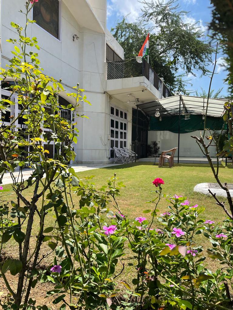 #FestivalofFreedom :: Flags waving all around the neighbourhood #HarGharTiranga