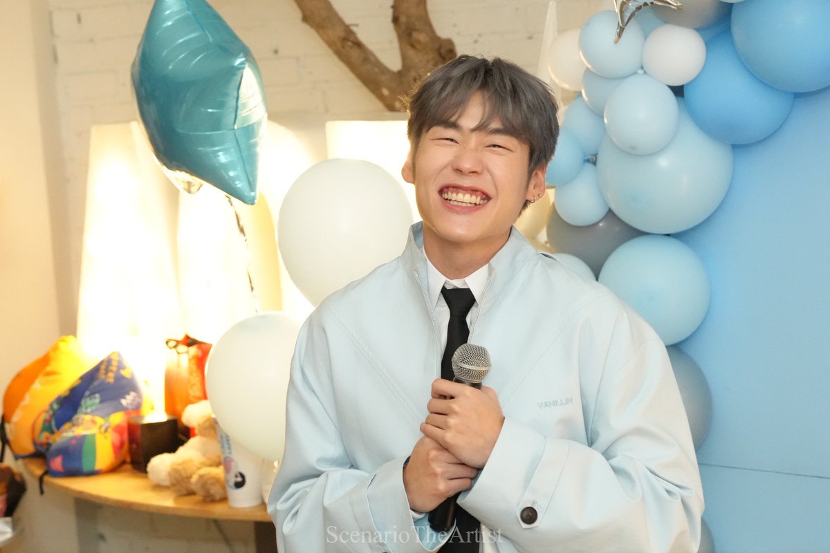 ForTonnamAob's tweet photo. (🎂) HAPPY AOB’S DAY

🎥 / When p’Aob watching VTR

@aobobstoab26 💙

#AobFirstMeet2022
#AobBirthday2022
#29thAobdorableProject
#aobobstoab26
#Scenario
#ScenarioTheArtist
#ทีมหมอหล่อซีเนริโอ
#ForTonnamAob https://t.co/ehMTmKL2rT