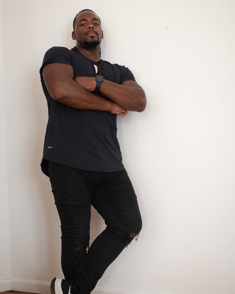HesBiGCuZZO's tweet image. Posted Up and Ready for anything!
#motivationmonday 
.
📸 @robertwhitmanphoto

#BigCuZZO #TheBarricade #ProWrestling #Bigpapi #wrestling #WhosYourCuzzo #prowrestling #entertainment #sports #fun #dreads #Dominican #photoshoot #cityboy #tshirt