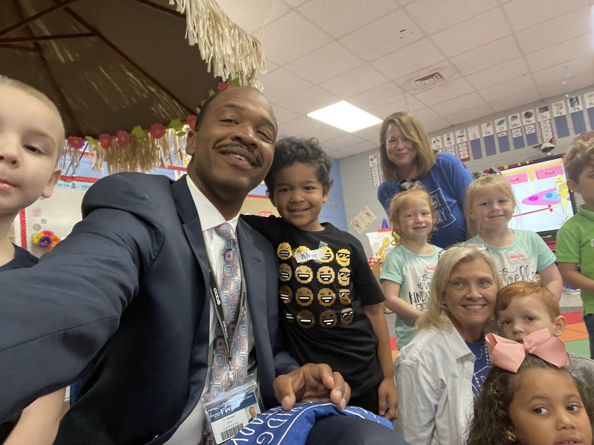 RGary1906's tweet photo. Enjoyed talking with my kindergarten friends at β¦@RRESPandasβ© this morning. They are ready for the new year. https://t.co/vXYKCZU5FB