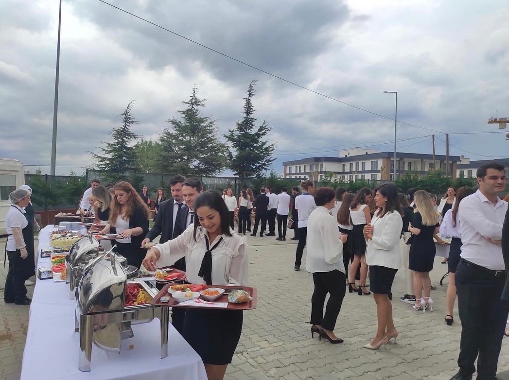 #BahçeşehirKolejiTekirdağKampüsü güçlü eğitim kadrosuyla yeni eğitim öğretim yılına hazır. Geleceğimizi şekillendirecek öğretmenlerimizle 2022-2023 eğitim öğretim yılı açılış programı için bir aradayız. Tüm öğretmenlerimize sağlık ve başarı dolu bir yıl diliyoruz.