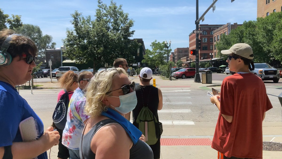AngelGuardians8's tweet image. Getting out into the community and drawing inspiration from other working artists are activities we often do in ArtWorks.

On Friday, the artists headed downtown for an art crawl at several of the galleries Omaha's Old Market has to offer. 
#community #inclusion #art