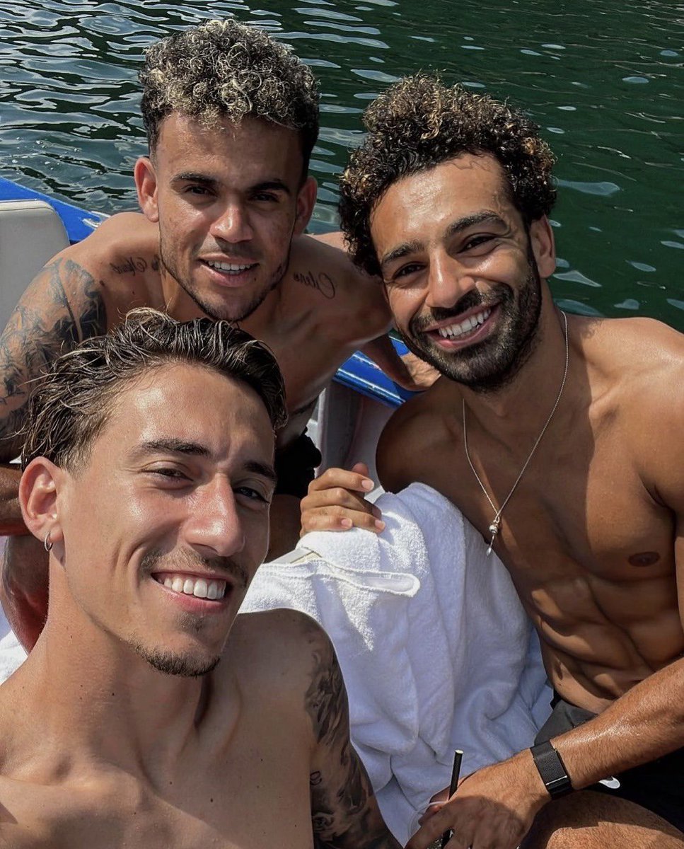 soccer_crush's tweet photo. Starting off this week in vacation Mo-de. 🏝🌊🚲🛥 Which soccer crush would you wanna vacation with?
Answers below 👇🏻👇🏻👇🏻
#HBDBeth #COTW #MoSalah #YNWA @bethinthenati https://t.co/MqbrsTVCyh
