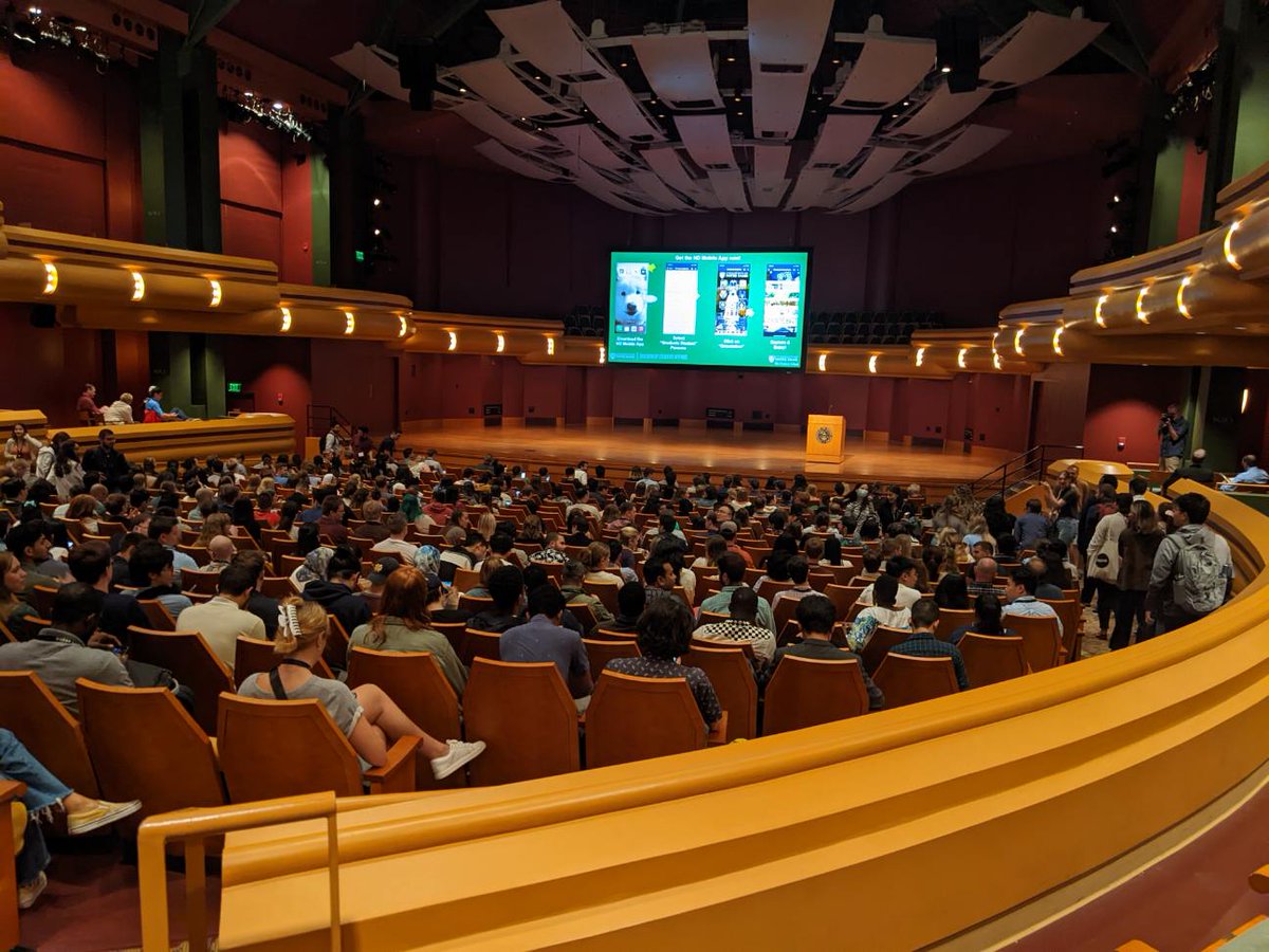 NDGradLife's tweet image. We're really excited to welcome the new academic year and new graduate and professional students to campus with the beginning of Graduate Student Orientation 🥳