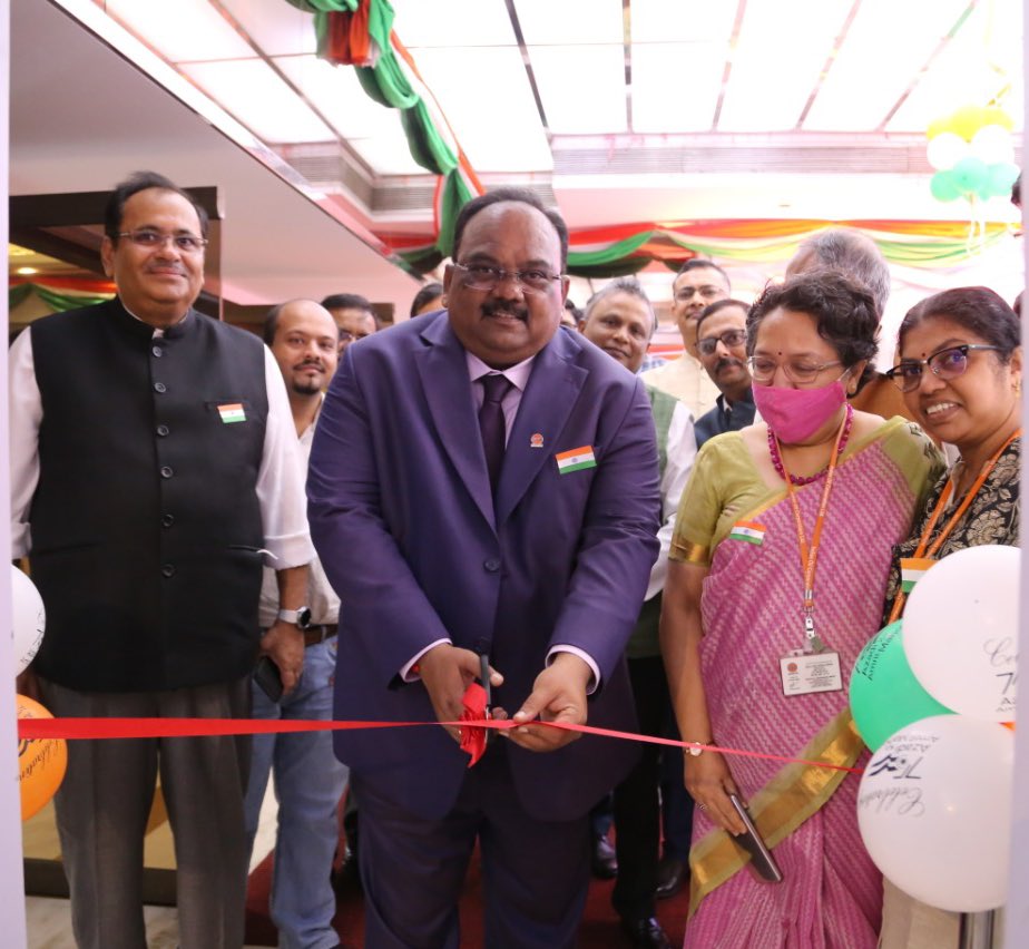 Director (Marketing), IndianOil (@dirmktg_iocl) on Twitter photo To mark the #AzaadiKaAmritMahotsav celebrations, inaugurated the दिल से Indian photo exhibition; proud to see the stellar role of <a href="/IndianOilcl/">Indian Oil Corp Ltd</a> Mktg Division for over 6 decades in building the #AtmaNirbharBharat of today, through a beautifully curated visual experience. To mark the #AzaadiKaAmritMahotsav celebrations, inaugurated the दिल से Indian photo exhibition; proud to see the stellar role of <a href="/IndianOilcl/">Indian Oil Corp Ltd</a> Mktg Division for over 6 decades in building the #AtmaNirbharBharat of today, through a beautifully curated visual experience.