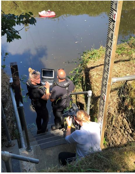 xrunnerwill's tweet photo. @EnvAgencySW @HydrometryEA on the Silver Screen!  Showcasing how accurate, calibrated #hydrometric data is essential in understanding and managing the current drought.  The hot sun was glinting off my head 😂 https://t.co/fOzZsHJSi8
