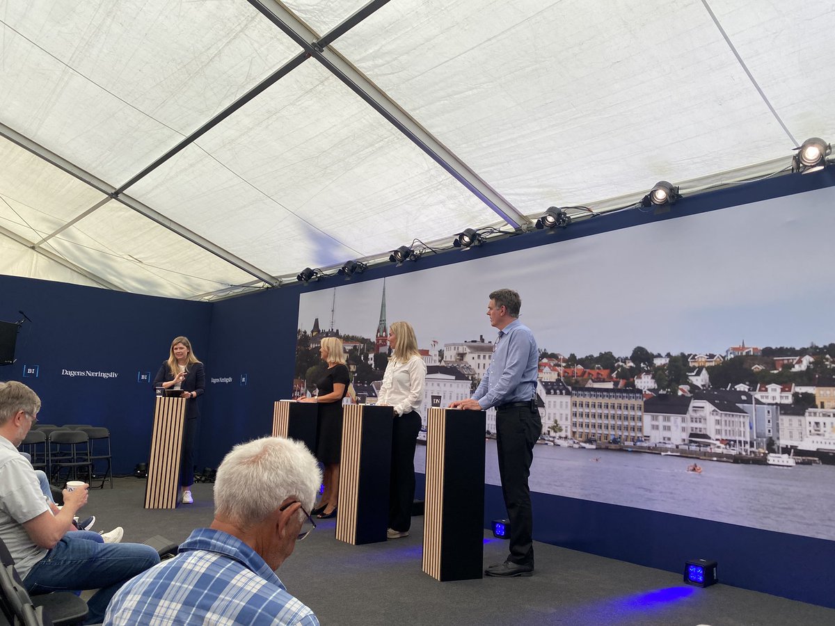 Stine Norum (@stinenorum) on Twitter photo I et langstrakt land som Norge er vi kritisk avhengig av gode veier. Fokus på vedlikehold med nye og bærekraftige metoder er viktig <a href="/carbon_crusher/">Carbon Crusher</a> @arendalsuka #dagensnæringsliv I et langstrakt land som Norge er vi kritisk avhengig av gode veier. Fokus på vedlikehold med nye og bærekraftige metoder er viktig <a href="/carbon_crusher/">Carbon Crusher</a> @arendalsuka #dagensnæringsliv