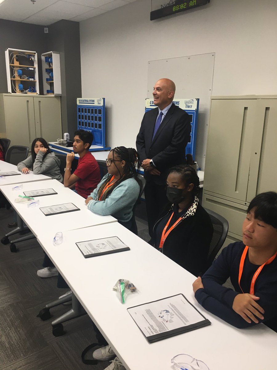 FortWorthISD's tweet photo. #FWISDfirstDAY at TCC South Collegiate! https://t.co/7iwVinvHdZ