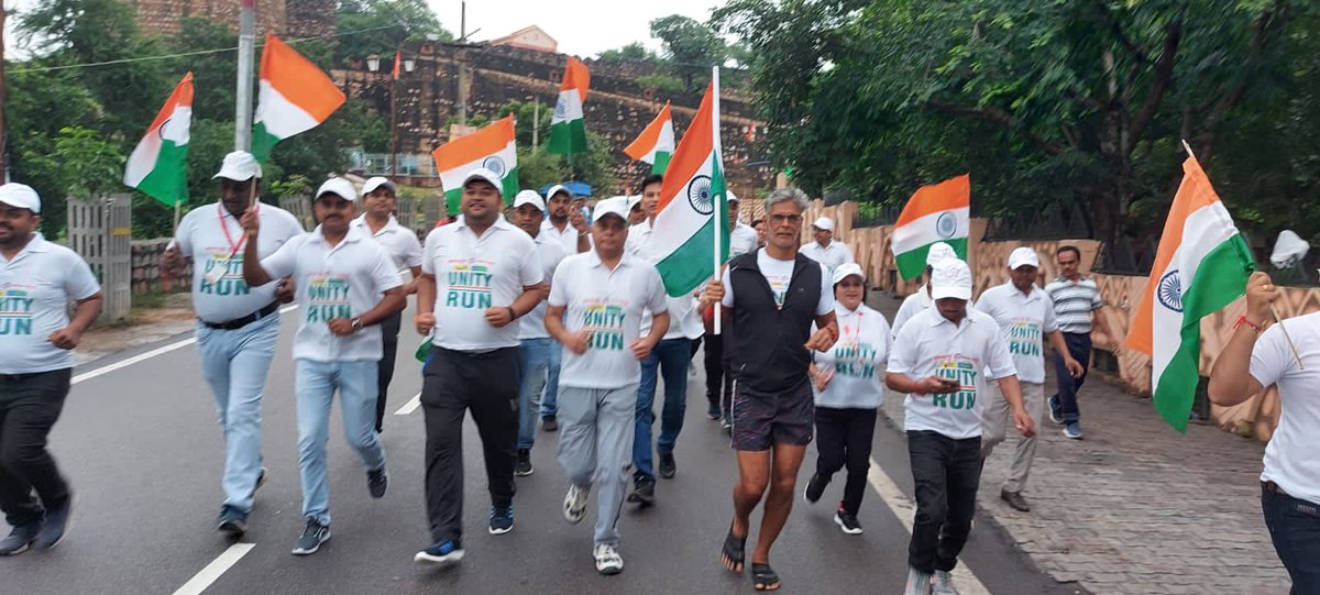UnionBankTweets's tweet photo. The much anticipated #UnityRun2022 has begun from Jhansi Fort by @MilindRunning and will end at Red Fort in Delhi.
The event was graced by the presence of several dignitaries from #UnionBankOfIndia #MilindKahaChalenxt? #HarGharTiranga @DFS_India  @MinOfCultureGoI @AmritMahotsav https://t.co/w4mUU0oAwv
