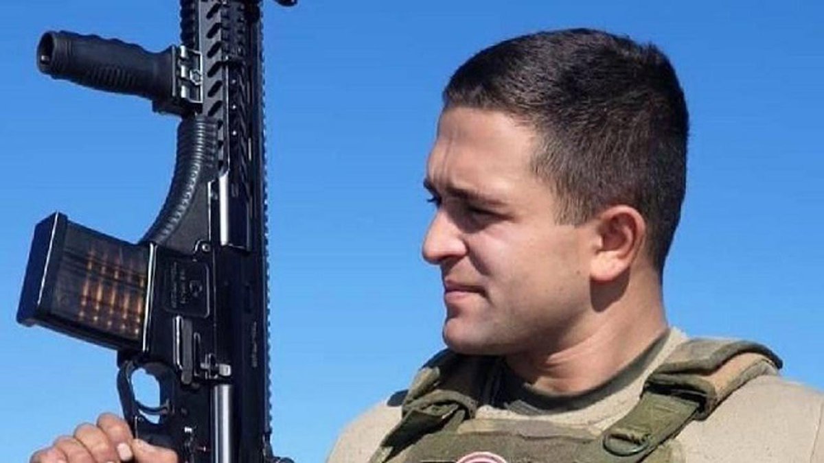 TurkcuPaylasim's tweet photo. Hakkari Şemdinli’de mayın arama ve tarama faaliyeti sırasında yaralanan 22 yaşındaki Piyade Sözleşmeli Erimiz Atakan Çakır Şehit düştü…

🇹🇷Aziz ruhu şad olsun. https://t.co/GguXCNxCA5