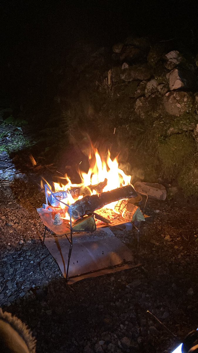 cccooola's tweet photo. 久々にキャンプに来て
家族が寝静まり、1人焚火に興じてる時の脳内再生がバクチクのプラスティックシンドロームⅡという不思議に久々の焚火以上に癒されてるところ。な https://t.co/pmfzjL8GaT