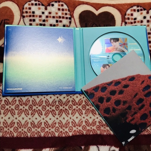 ArEnkmart's tweet photo. I'm selling [DOYOUNG] TREASURE (Unsealed)-1st MIN... for ₱165. Get it on Shopee now! https://t.co/VkHDhUqid2 #ShopeePH https://t.co/m6OpMu9agU