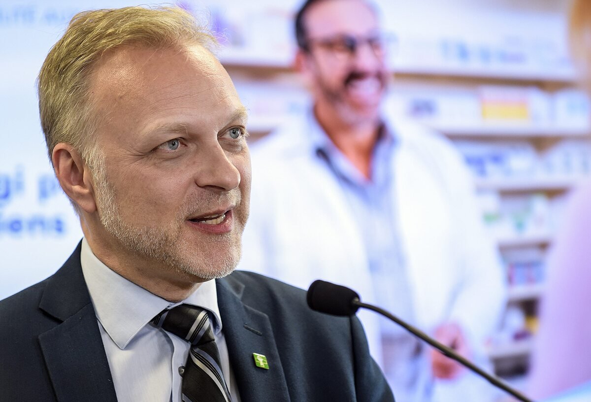 QubRadio's tweet photo. #Pharmaciens | «La demande augmente beaucoup plus vite que les effectifs», s'inquiète @bertrand_bolduc / @OrdrepharmaQc 👨‍⚕️

«La première chose qu'il faudrait faire, c'est d'augmenter les admissions à l'université!»

Écoutez la suite 🤜 https://t.co/h1A4hXk7Xc https://t.co/0DBNlyBC3Q