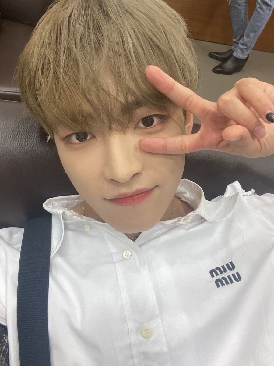 zeebeone's tweet photo. ok NOW i’m sleeping. all i’m saying is reel it in, don’t be annoying and dramatic, etc etc bye gbye https://t.co/2WHAdTGvUA