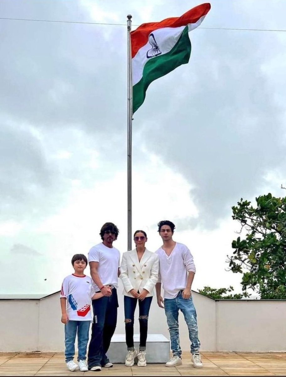 RbRenuka's tweet photo. अब चाहे कुछ भी कर लो.....  हम न देखने वाले तुम्हारे फिल्म 😏

#boycottpathan
#BoycottPathanmovie
#boycottbollywood
#boycottkhangang https://t.co/tMgYMAb6TV