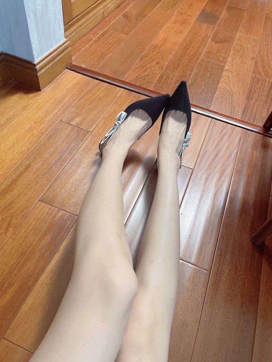 S37287579's tweet photo. #sm #调教 #恋足 #狗奴 #女王 #福利 https://t.co/EoVAPBrpqD