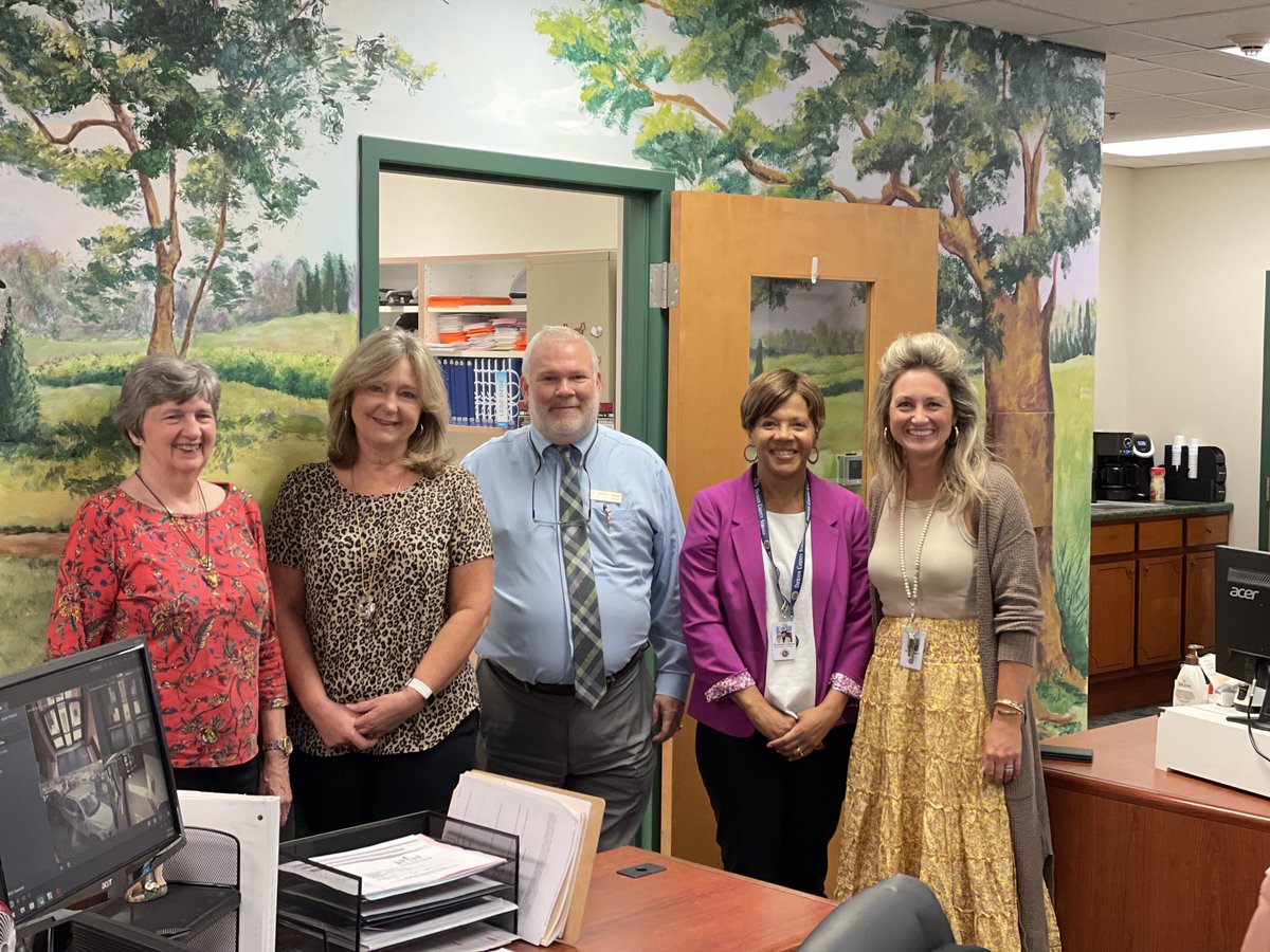 So proud to be a Level 5 school again this year. We have wonderful teachers and hard working students! Thank you district staff for coming to celebrate us!!