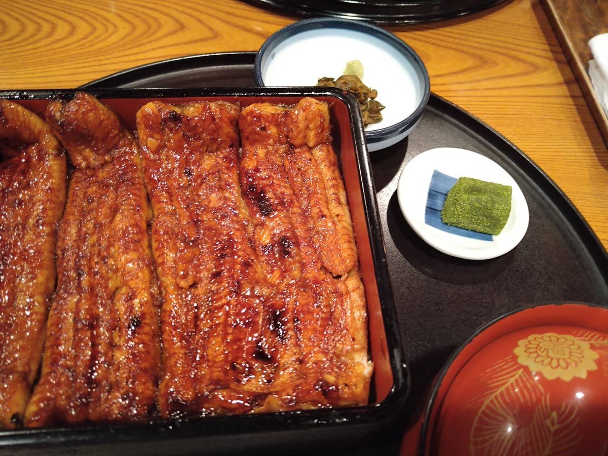 yamabiko1208's tweet image. 高橋屋さんの鰻重

本当にお店も接客も最高でした。

美味しかったです。

ライブで鰻焼くところ配信したり、沢山の工夫有り、最後にお見送りしてくださいます。
シャイな俺は旨ったって言えなかった(笑)。

この場をお借りしまして…

杉戸方面行った方　是非

雅楽の湯もあるし
一日ゆっくりと