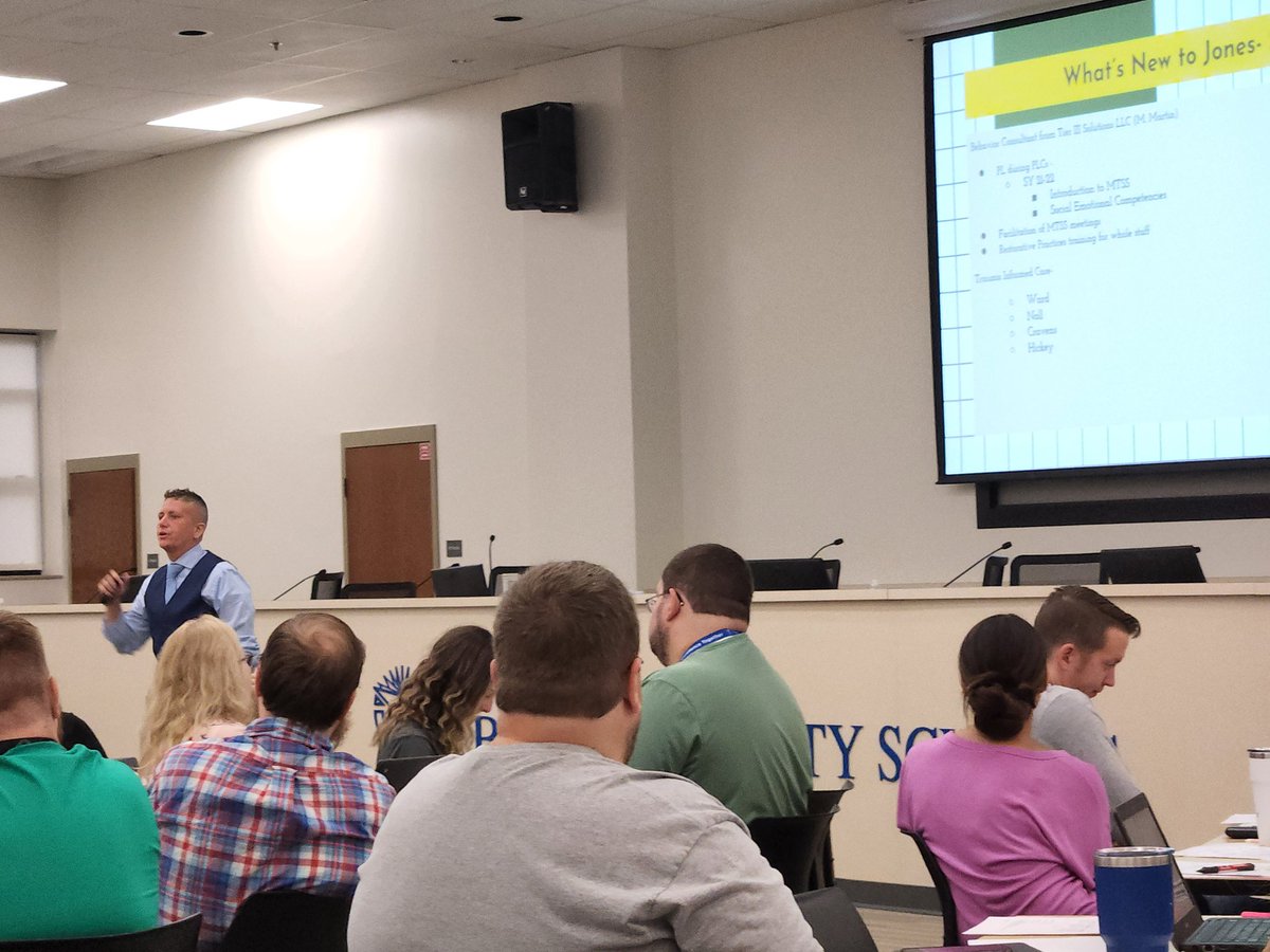 MrsAlcockELL's tweet photo. Dr. @Jen_Hickey2011 leading a great team of teachers at @JonesJetsPride !  Let's go #BooneNation! https://t.co/N9qvCZxDDI