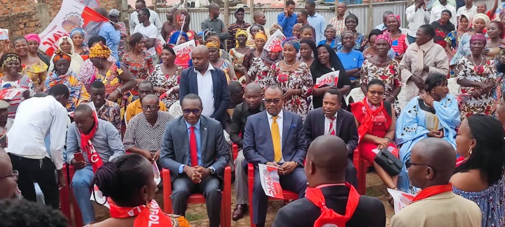Kagale80Mugisho's tweet photo. Ce lundi 15 août 2022 le Notable Paupol Cizungu, ancien vice-président de l’équipe Bukavu Dawa, vient d’adhérer à l’@uncrdc. Il est accompagné par le cadre Malago Fiston, actuel VG de la province du Sud Kivu. @VitalKamerhe1 @BillyKambale1 @MichelMoto1 https://t.co/cxFB1MG1Yu