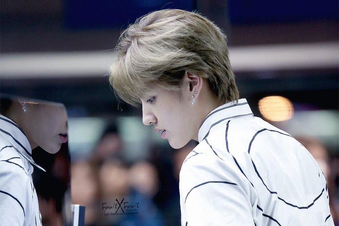 lkrisuho's tweet photo. I really miss him so much #kriswu #wuyifan https://t.co/Bwq6aTDZAT