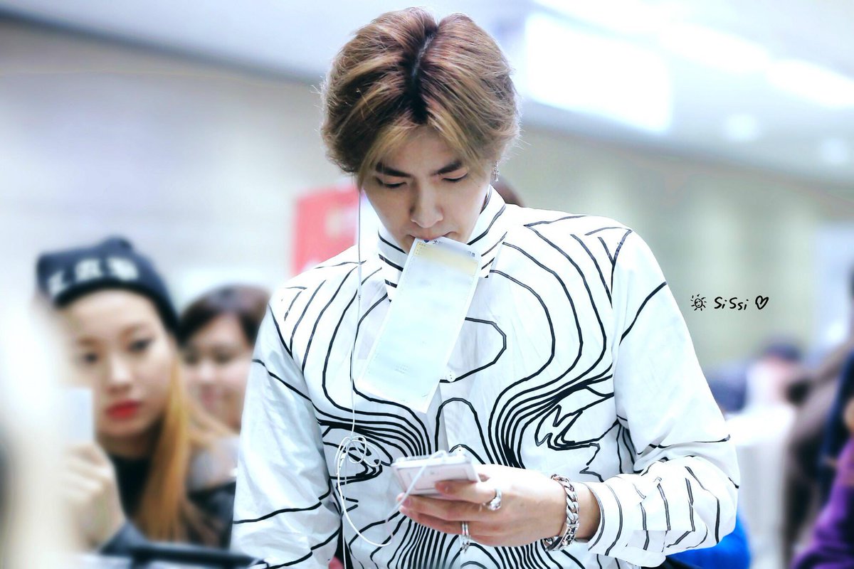 lkrisuho's tweet photo. I really miss him so much #kriswu #wuyifan https://t.co/Bwq6aTDZAT