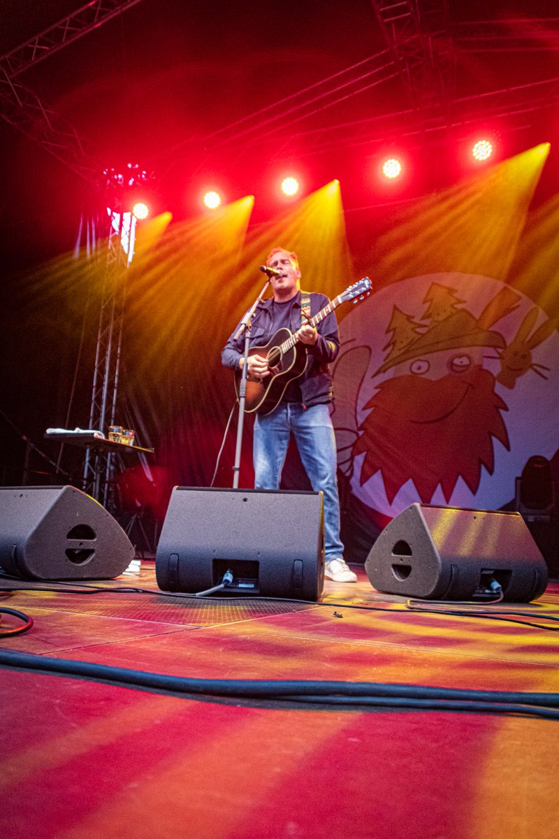 YesWeGren's tweet photo. @theesuhlmann rockte als Vertretung für #Drangsal und lieferte eine tolle Show ab. Ewig nicht mehr gehört, jetzt wieder in der Playlist! https://t.co/DkAZyO3aDB