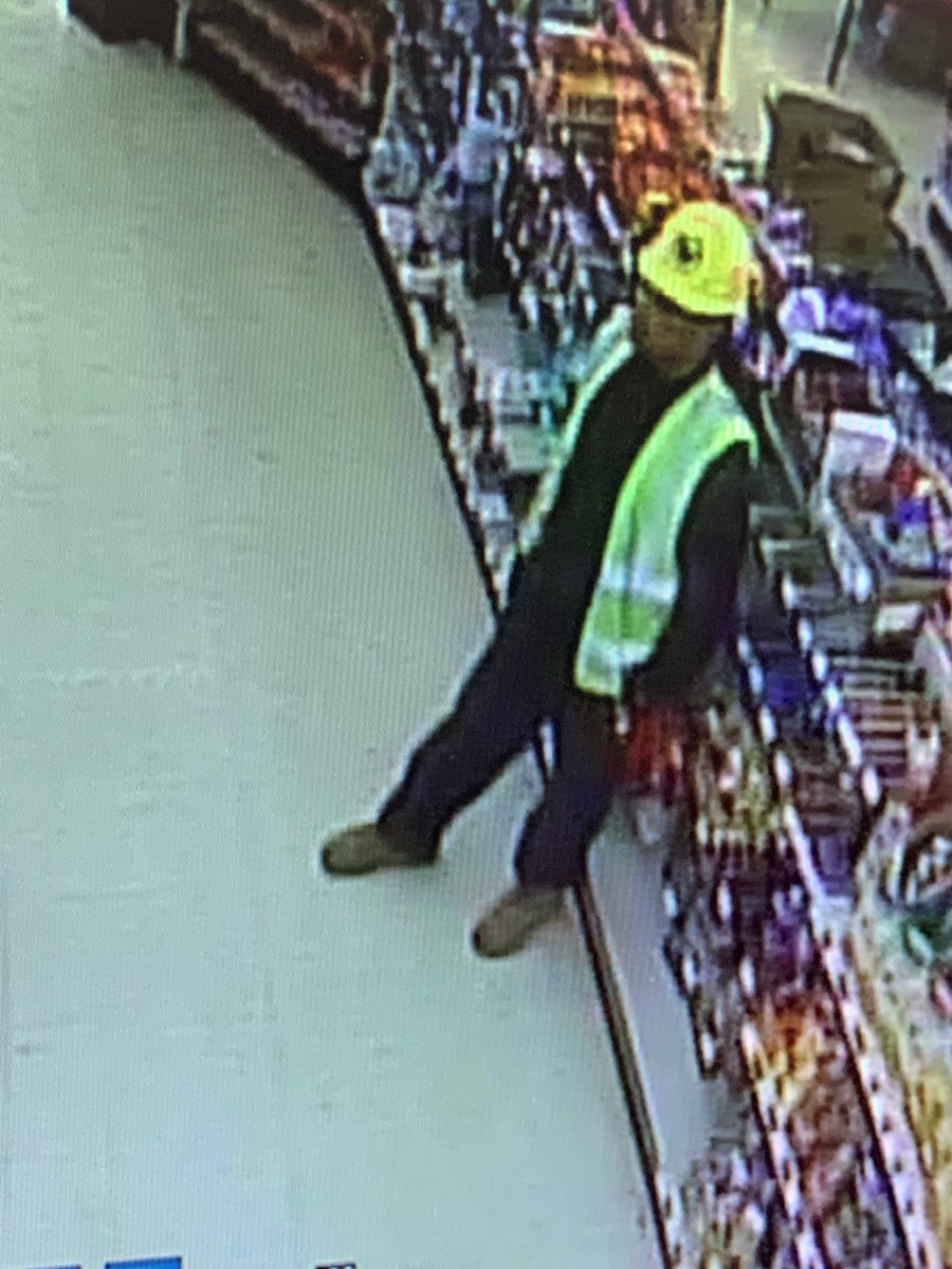 WCSO_Ohio's tweet photo. We are asking for help identifying this individual who committed an armed robbery in Morrow. https://t.co/sSyMExUyPD