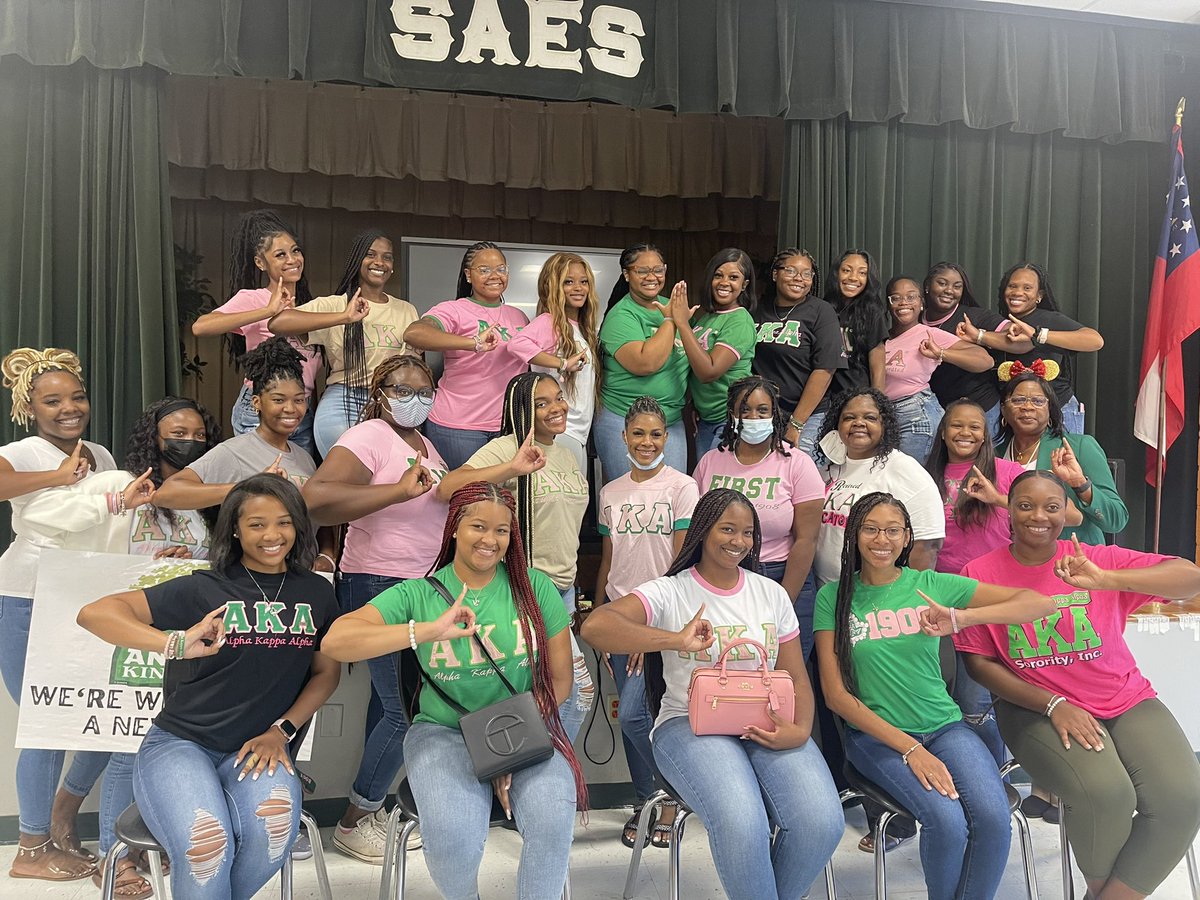 gammasigmaaka's tweet image. The “Glorious” Gamma Sigma chapter of Alpha Kappa Alpha Sorority Inc., started the week off with service welcoming back Sherwood Elementary. #1908aka💕 #aka💚 #skeewee 💕💚