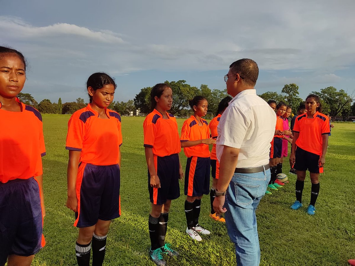 8thapbn's tweet photo. In a friendly football match held at 8th APBN, Abhyapuri in connection with 76th Independence Day celebrations, the 8th APBN Women's Football Team (in Orange) beat Birjhora T.E Women's Football Team (in Blue) 3-0. 
#AzadiKaAmritMahotsav
#HarGharTiranga
#HarGharTirangaAssam https://t.co/5En6ZwvgJp