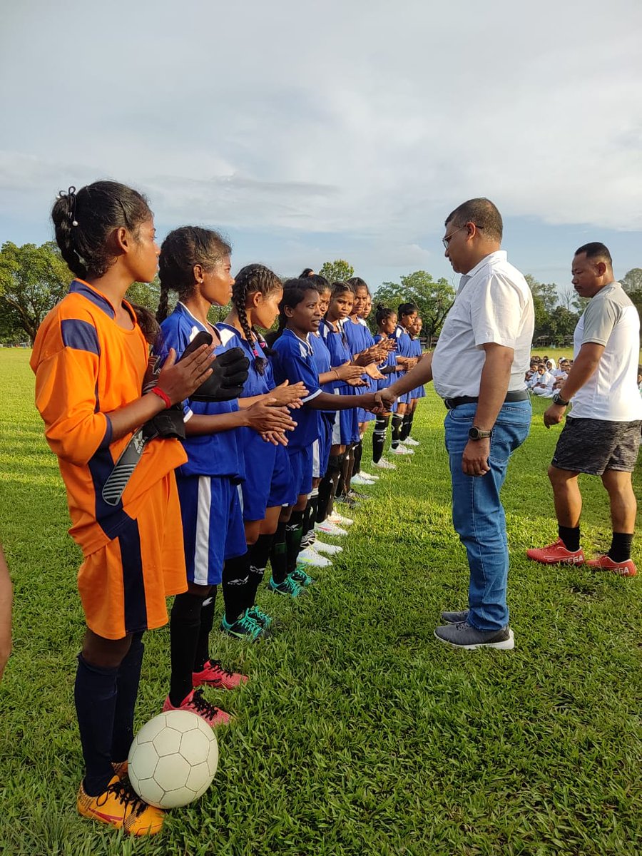 8thapbn's tweet photo. In a friendly football match held at 8th APBN, Abhyapuri in connection with 76th Independence Day celebrations, the 8th APBN Women's Football Team (in Orange) beat Birjhora T.E Women's Football Team (in Blue) 3-0. 
#AzadiKaAmritMahotsav
#HarGharTiranga
#HarGharTirangaAssam https://t.co/5En6ZwvgJp