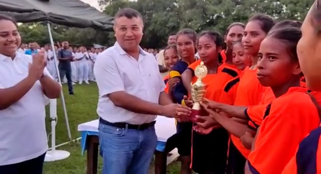 8thapbn's tweet photo. In a friendly football match held at 8th APBN, Abhyapuri in connection with 76th Independence Day celebrations, the 8th APBN Women's Football Team (in Orange) beat Birjhora T.E Women's Football Team (in Blue) 3-0. 
#AzadiKaAmritMahotsav
#HarGharTiranga
#HarGharTirangaAssam https://t.co/5En6ZwvgJp