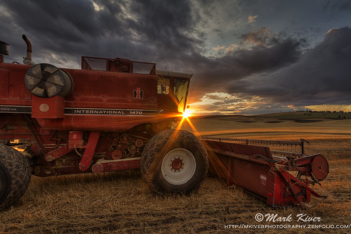 Harvest, done for the day. bit.ly/3w4BFiz #Buyintoart #FindArtThisSummer #Farming #Farmlife #Sunset #Farmphotography #Photographylovers #Homedecor #Wallart #Harvest