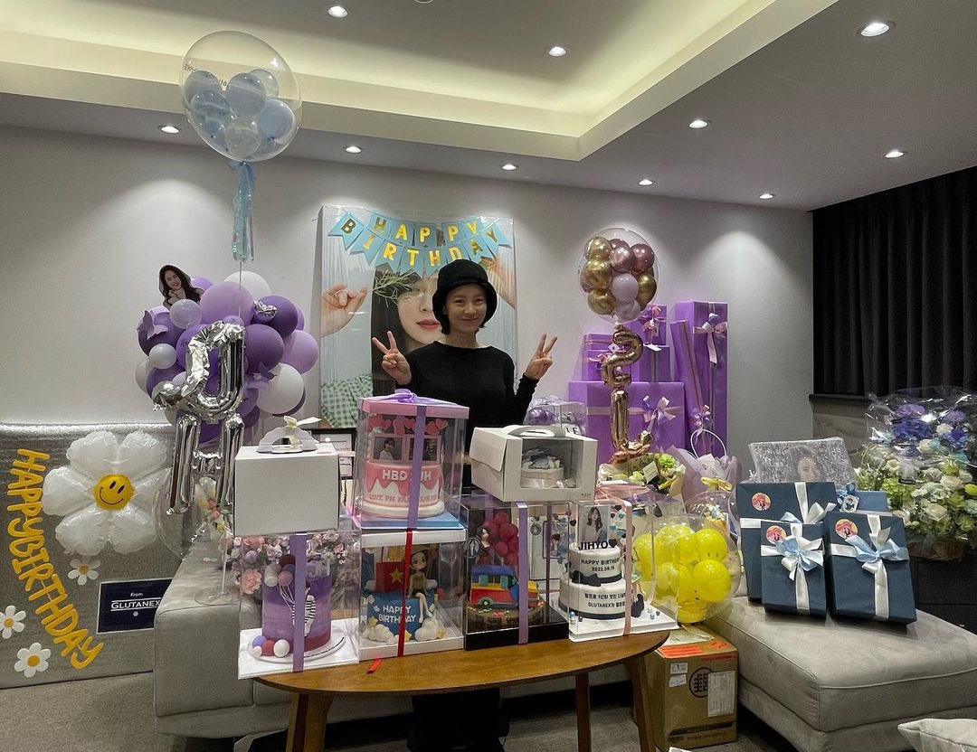 suyeounie's tweet photo. Happy 41st birthday to our best girl and forever ace!🎂

4EVER1 WITH SONGJIHYO
#HappySongJiHyoDay
#예쁜_여름꽃_송지효_데이
#SongJiHyo #송지효 https://t.co/3TbWpThnCt