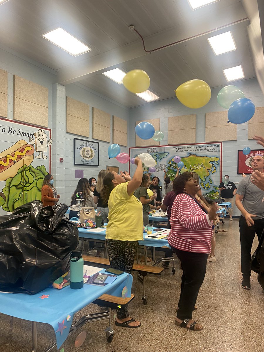 bollesra9's tweet photo. Team Building fun at Belmont. Teachers learned how easy it is to work together to reach the finish line#inittogether@GreenBLES https://t.co/a0X7bsNkMa