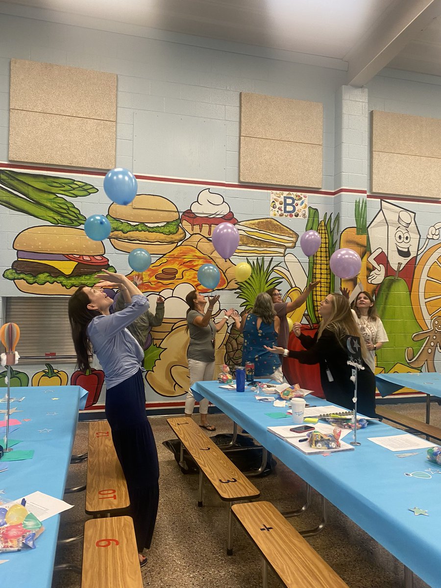 bollesra9's tweet photo. Team Building fun at Belmont. Teachers learned how easy it is to work together to reach the finish line#inittogether@GreenBLES https://t.co/a0X7bsNkMa