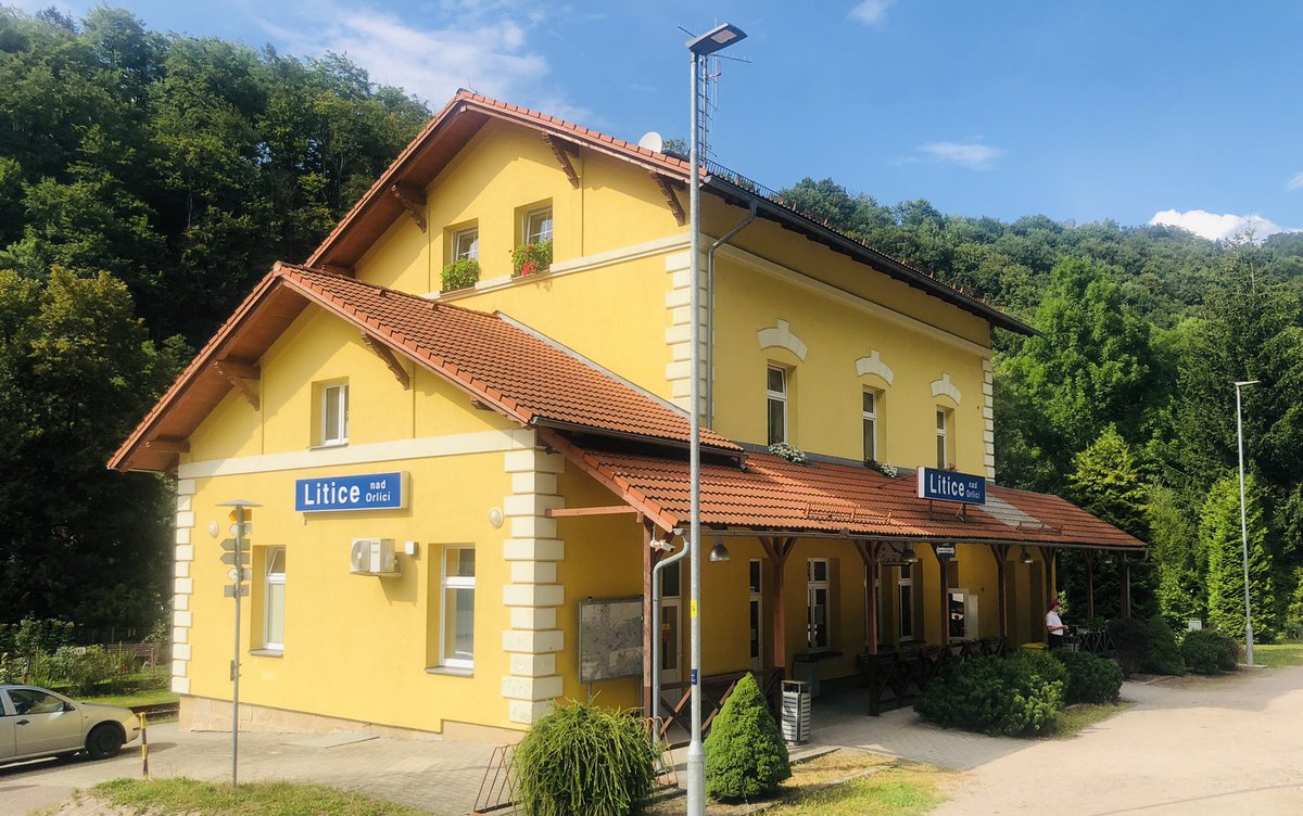 JuergenMistol's tweet photo. Bahnzeit in #Litice nad Orlicí. #spontánníkolo #bahnzeit https://t.co/Yfc7zyN7tY