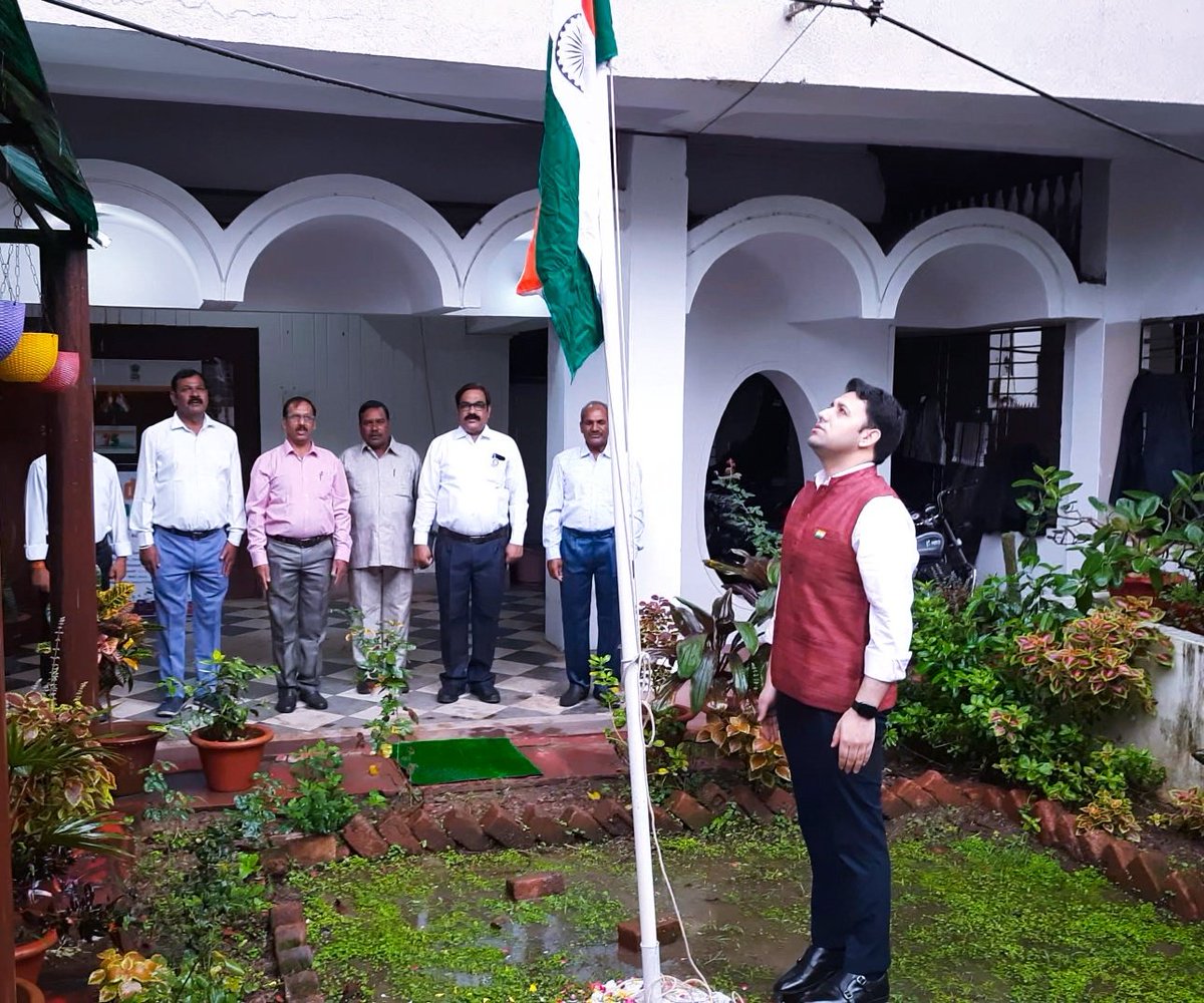NSSRDBhopal's tweet photo. The celebration of the 76th Independence Day. @askabir_ Regional Director hoisted the National Flag &amp; spoke about the invaluable contribution of freedom fighters.
Some glimpses...
#HarGharTiranga
(1/4)
@YASMinistry @_NSSIndia @pibyas @pankajsinghips @AmritMahotsav @PIBRaipur https://t.co/UpOpcRS5z3