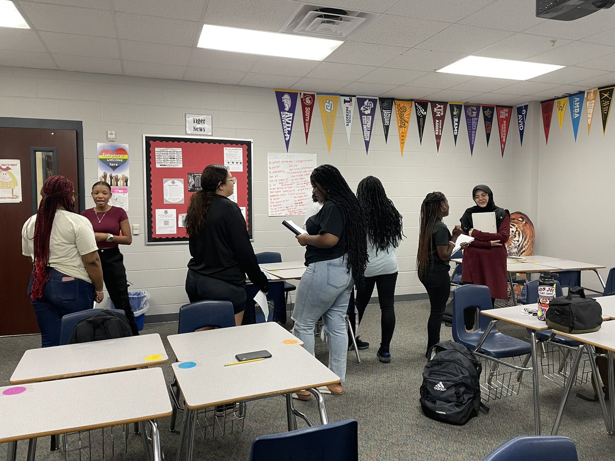 TravisHS_AVID's tweet photo. AVID IV students sharing their Senior Bucket Lists @THS_Tigers #AVIDWay #GoalSetting https://t.co/HAGQMNwPi5