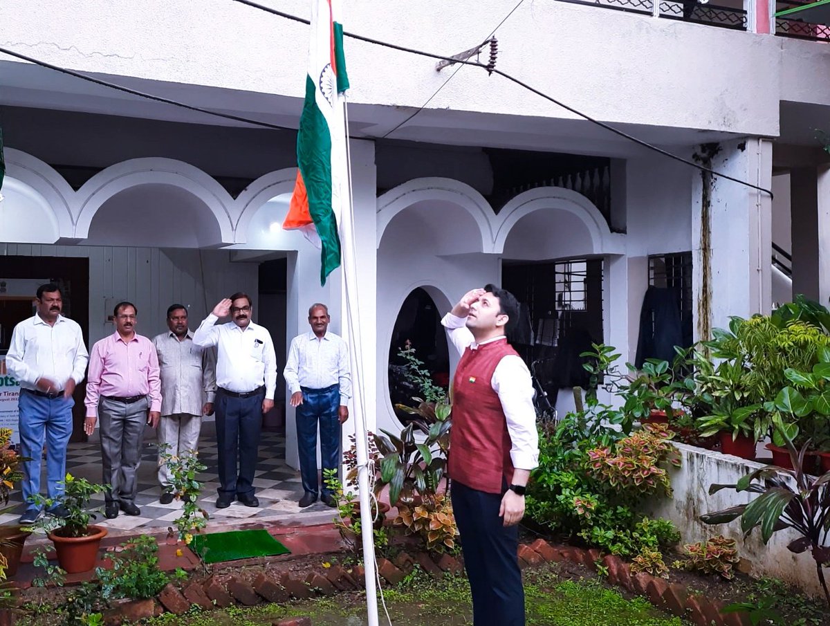 NSSRDBhopal's tweet photo. The celebration of the 76th Independence Day. @askabir_ Regional Director hoisted the National Flag &amp; spoke about the invaluable contribution of freedom fighters.
Some glimpses...
#HarGharTiranga
(1/4)
@YASMinistry @_NSSIndia @pibyas @pankajsinghips @AmritMahotsav @PIBRaipur https://t.co/UpOpcRS5z3