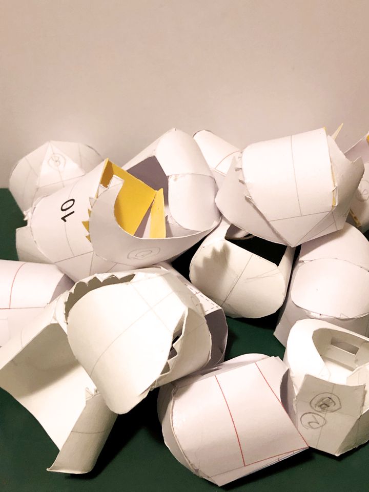 smlrobinson's tweet photo. 残骸。ナニモノにもなれなかった何か。想像力と創造力が一致しない。#papercraft #ぺーパークラフト

Stuff that couldn't have become anything. Imagined figure doesn't come out from my hands. https://t.co/WzNHuaVRmI