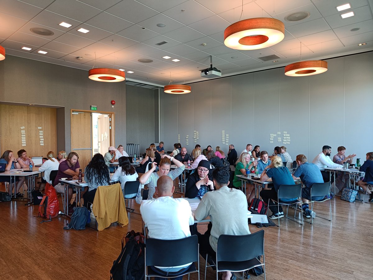 Har fått lov å holde første planleggingsdag med Hauketo skole idag. #Samarbeidslæring og #demokrati på programmet. Stor stas, på tross av i overkant varmt med fem timer inne i 29 varmegrader... #lærerhverdag #skolestart