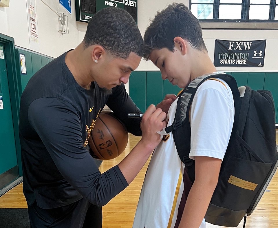 FXWChicago's tweet photo. Before starting his NBA career with the @laclippers, FXW alum and former Loyola star @lucasw2424 hosted FXW students at our HNC Campus Gym for drills, games, autographs and laughs.

Lucas, thanks for all you do for FXW. Now go make your mark on the NBA! #Gala2022 #FXWstrong https://t.co/6CXuA9bcmM