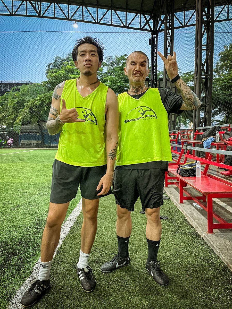 flukesixtymiles's tweet photo. วันนี้ทีมเดียวกับพี่บอย  🤘🏼
#FlukeBallTV https://t.co/dpLrXKcn32