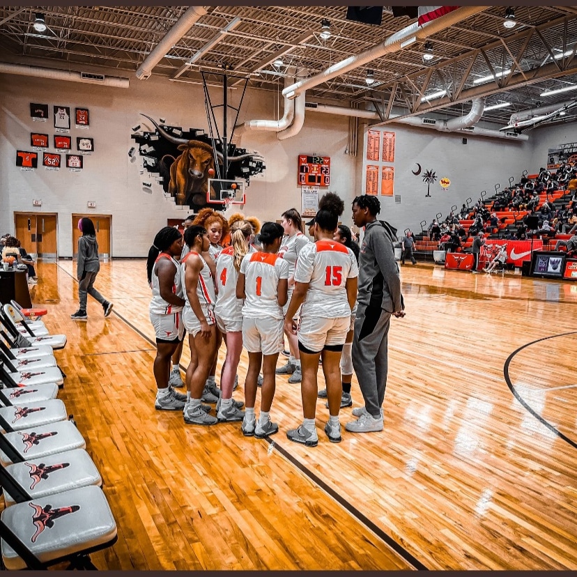MauldinWBB's tweet photo. Welcome back LadyMavs... Lets work in the classroom and on that court! 
Wonderful year to be a #LadyMav 🤎🧡
#LetsGooo #unfinishedbusiness https://t.co/WufyNA1fnV