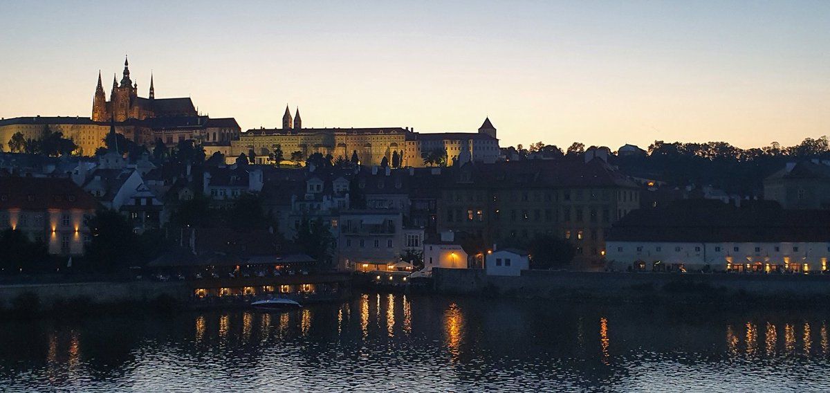 itexo's tweet photo. Fotos de Praga desde el río Danubio https://t.co/F0oFN4Fnwf