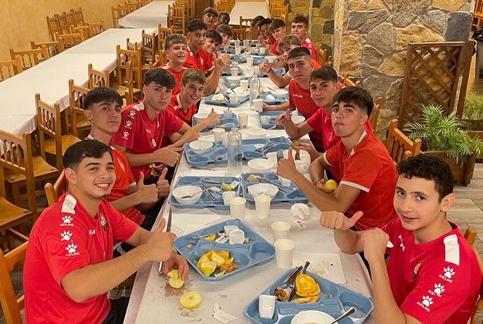 ffutbolbasereus's tweet photo. Finalitza l’stage de pretemporada a Prades del Cadet A dirigit per @RSalguero7 , @ToniBarreda i @nando79mo . Seguim!!
#ffutbolbasereus #forçareus https://t.co/btjLPb3wlj