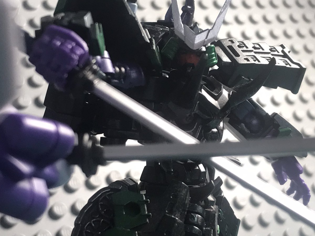 JaimeEzekiel's tweet photo. Duel #Transformers #StopMotion https://t.co/fenj5L9BFL