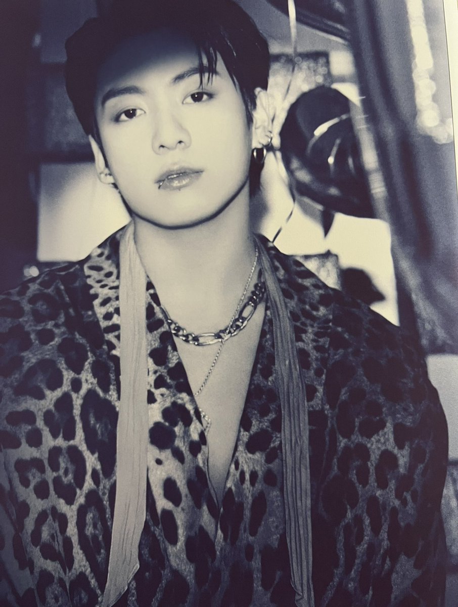 stillwithjk's tweet photo. Merchbox 8 Interview Photobook scan #Jungkook 1/2 https://t.co/zSigyUlWx7